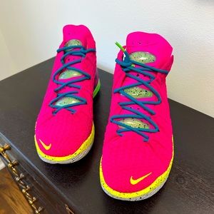 Lebron XVIII Nike shoe size M 10